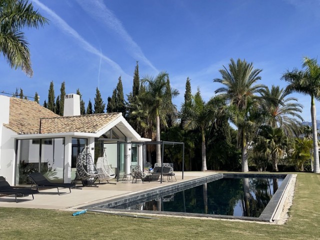 5 Bedrooms Villa in Benahavís