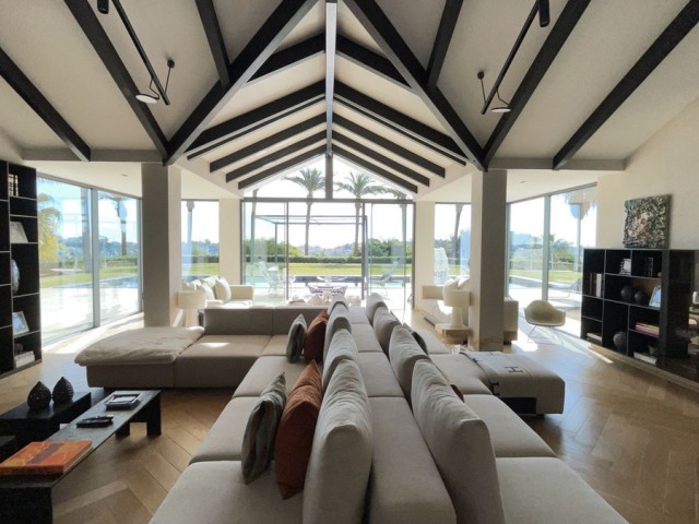 5 Bedrooms Villa in Benahavís