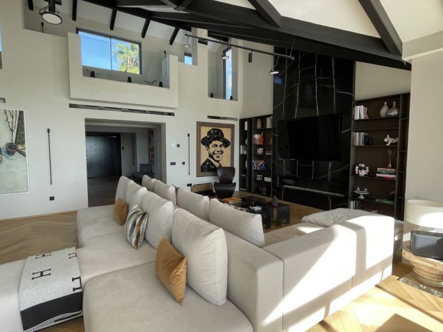 5 Bedrooms Villa in Benahavís