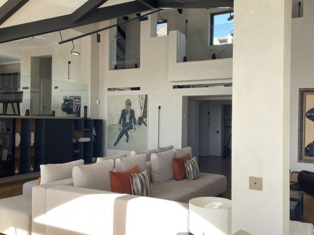 5 Bedrooms Villa in Benahavís