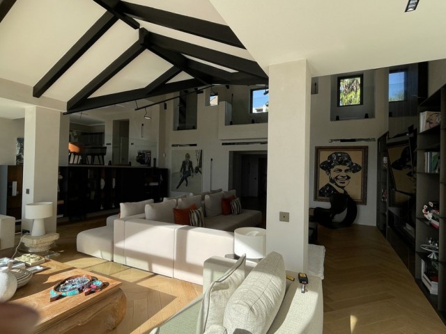 5 Bedrooms Villa in Benahavís