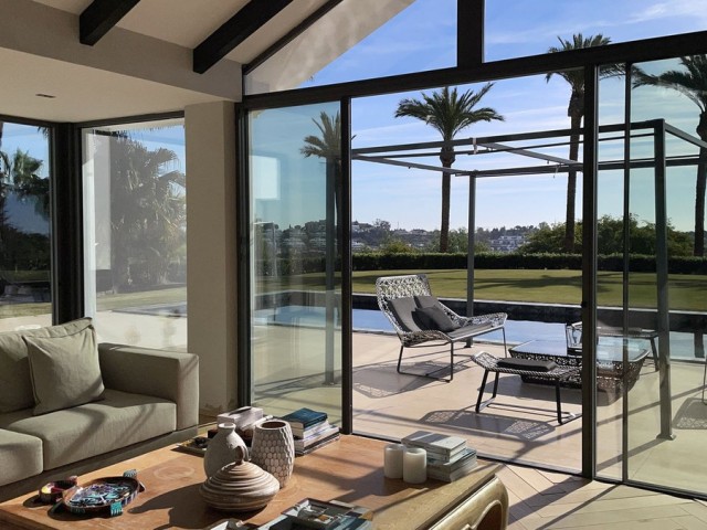 5 Bedrooms Villa in Benahavís