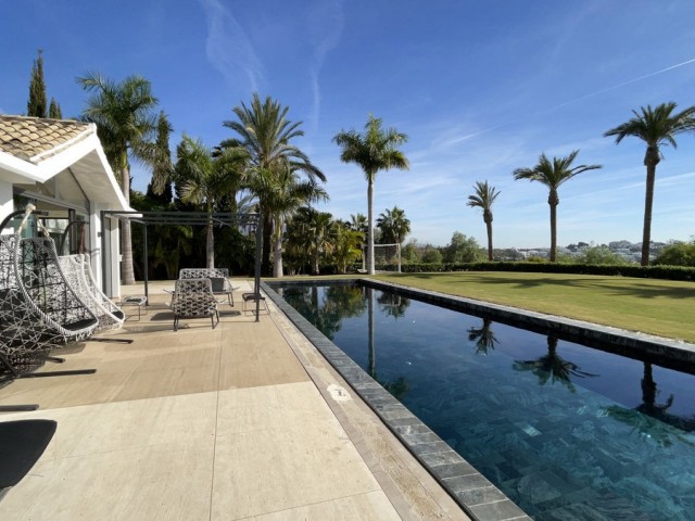 5 Bedrooms Villa in Benahavís