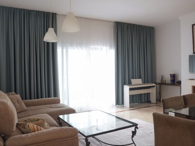 5 Bedrooms Apartment in El Paraiso