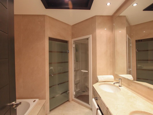 2 Bedrooms Apartment in Puerto Banús