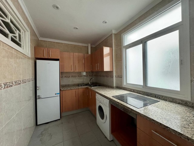 Apartamento con 4 Dormitorios  en Málaga