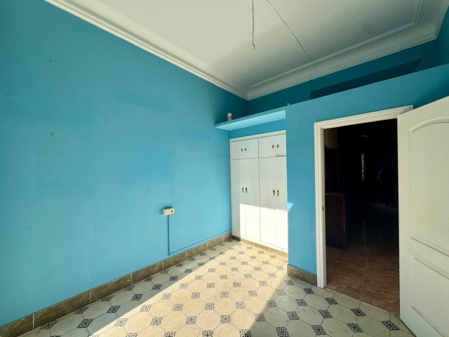 Apartamento con 4 Dormitorios  en Málaga
