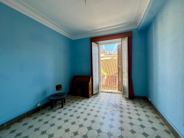 Apartamento con 4 Dormitorios  en Málaga