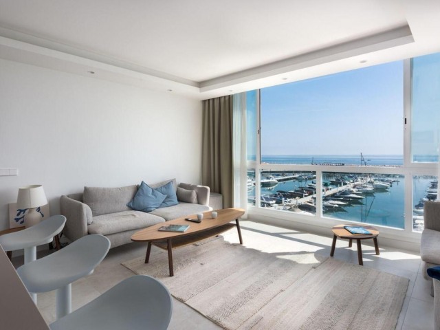 Kattohuoneisto Puerto Banús