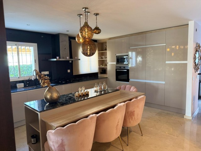 4 Bedrooms Villa in Marbella