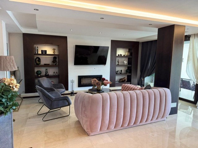 4 Bedrooms Villa in Marbella