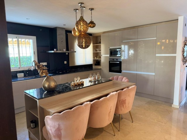 4 Bedrooms Villa in Marbella