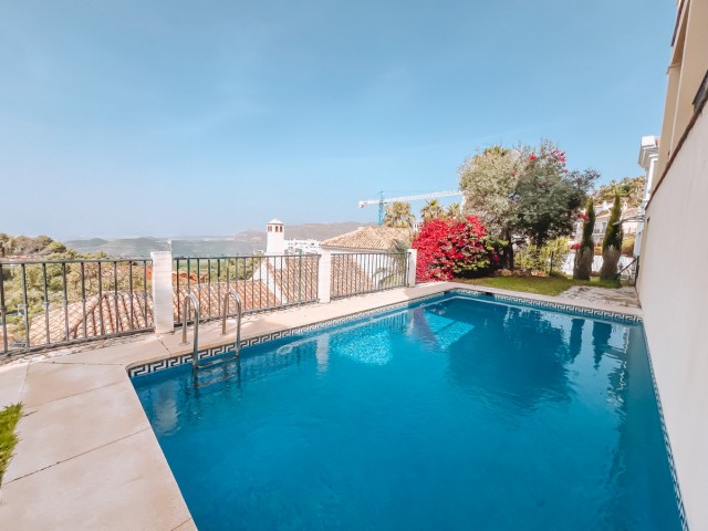 Villa avec 2 Chambres  à Istán