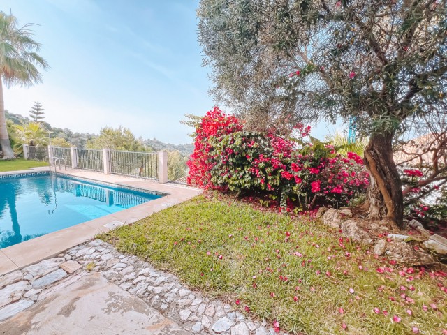 Villa avec 2 Chambres  à Istán