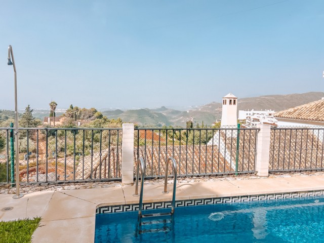 Villa avec 2 Chambres  à Istán