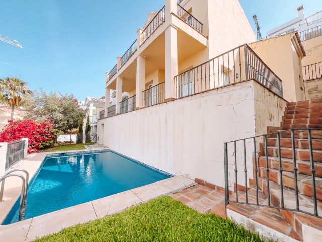 Villa avec 2 Chambres  à Istán