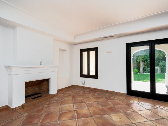 6 Bedrooms Villa in Guadalmina Baja