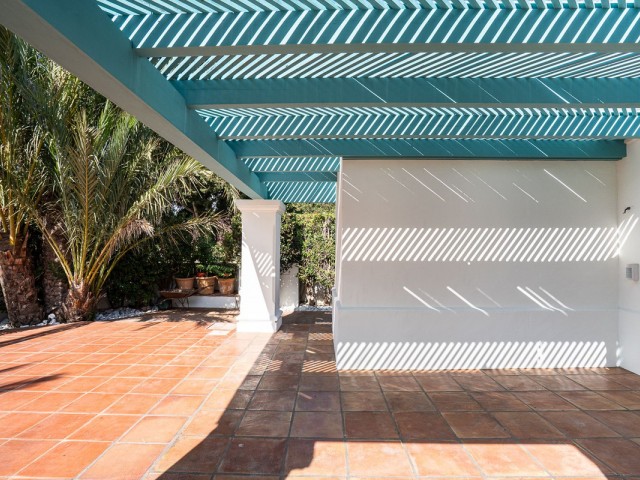 6 Bedrooms Villa in Guadalmina Baja