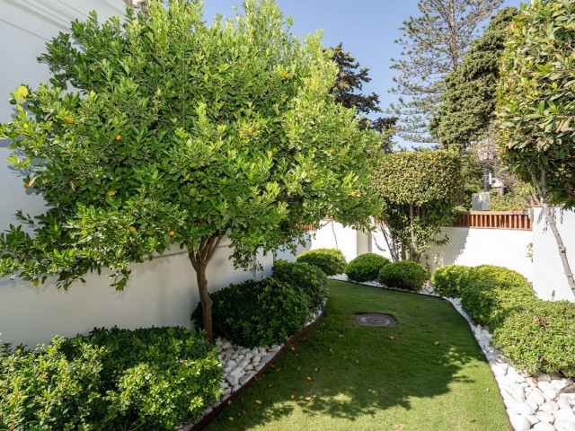 6 Bedrooms Villa in Guadalmina Baja