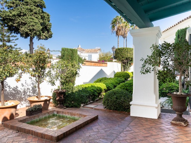 6 Soveroms Villa i Guadalmina Baja