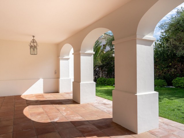 6 Soveroms Villa i Guadalmina Baja