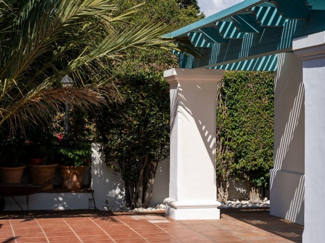 6 Soveroms Villa i Guadalmina Baja