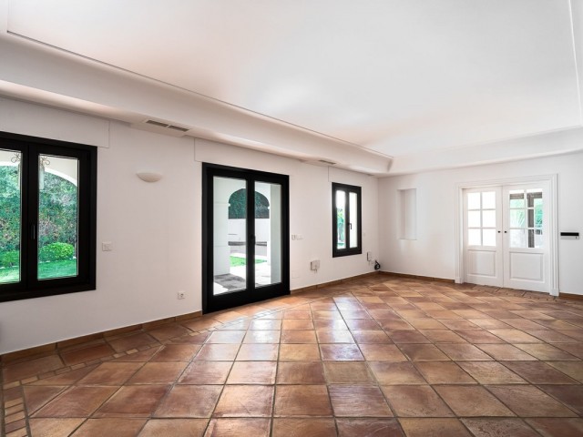 6 Bedrooms Villa in Guadalmina Baja