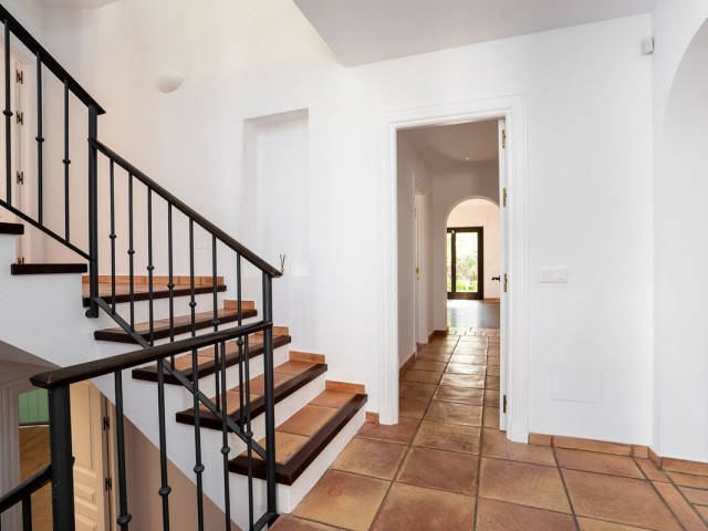 6 Bedrooms Villa in Guadalmina Baja