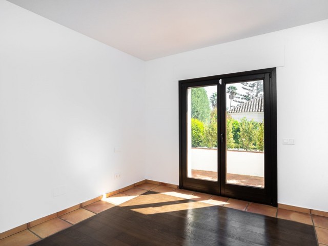 6 Bedrooms Villa in Guadalmina Baja