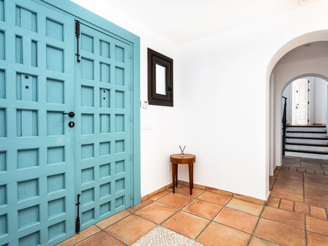 6 Bedrooms Villa in Guadalmina Baja