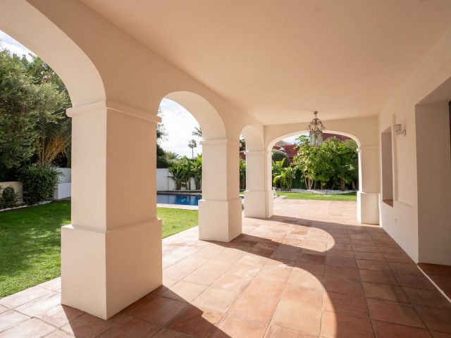 6 Bedrooms Villa in Guadalmina Baja