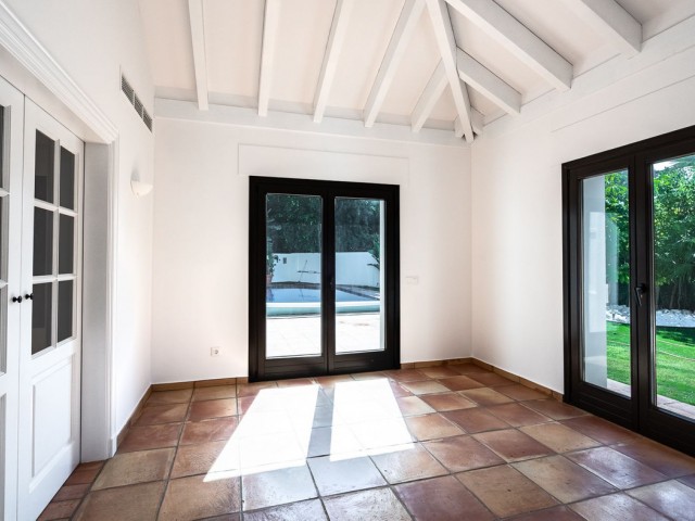 6 Bedrooms Villa in Guadalmina Baja