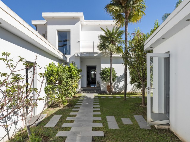 Villa avec 4 Chambres  à Nueva Andalucía