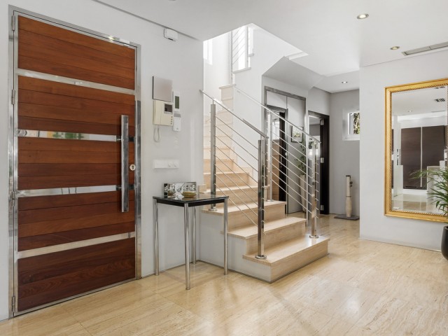 Villa avec 4 Chambres  à Nueva Andalucía