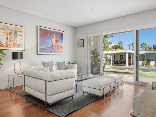 Villa avec 4 Chambres  à Nueva Andalucía