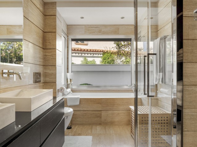 Villa avec 4 Chambres  à Nueva Andalucía