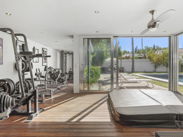 Villa avec 4 Chambres  à Nueva Andalucía