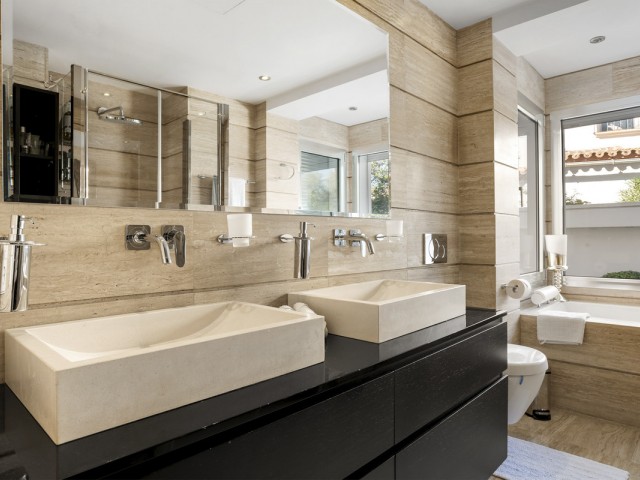 4 Soveroms Villa i Nueva Andalucía