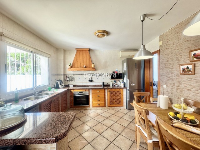 4 Bedrooms Villa in Torremolinos