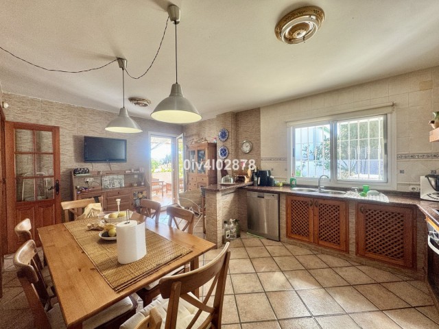 4 Bedrooms Villa in Torremolinos