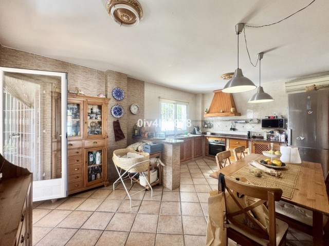 4 Bedrooms Villa in Torremolinos