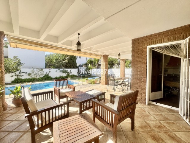 4 Bedrooms Villa in Torremolinos