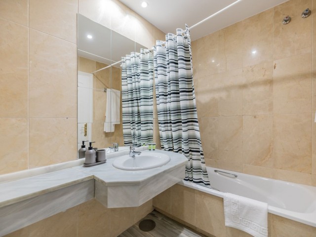 Appartement avec 3 Chambres  à Guadalmina Baja