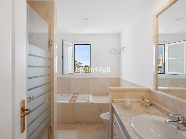 2 Bedrooms Apartment in San Pedro de Alcántara