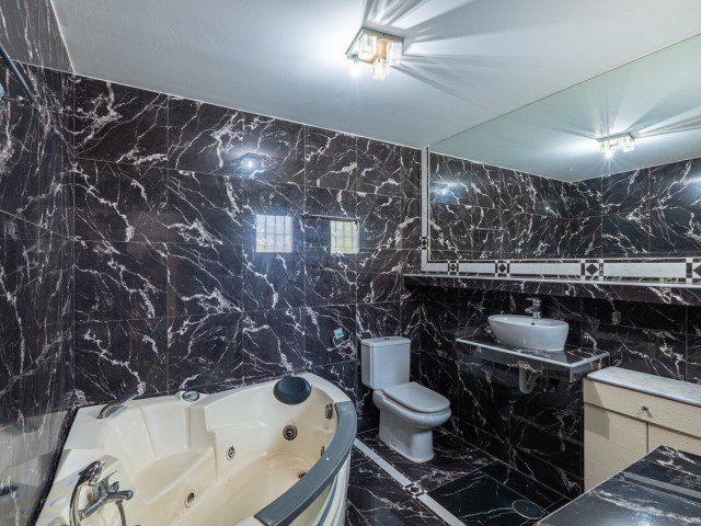 3 Bedrooms Townhouse in Nueva Andalucía