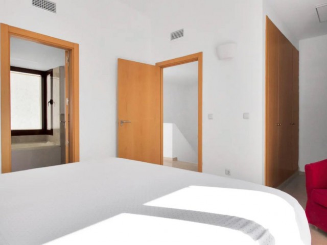 3 Slaapkamer Rijtjeshuis in Doña Julia