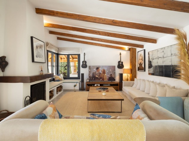 8 Bedrooms Villa in Guadalmina Alta