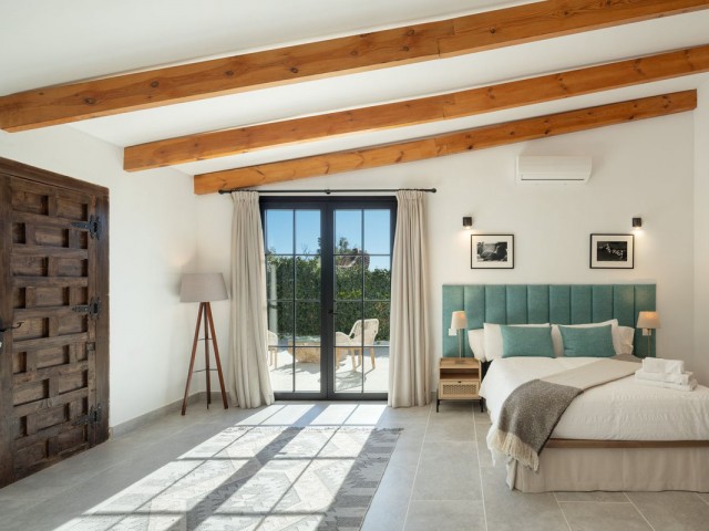 8 Bedrooms Villa in Guadalmina Alta