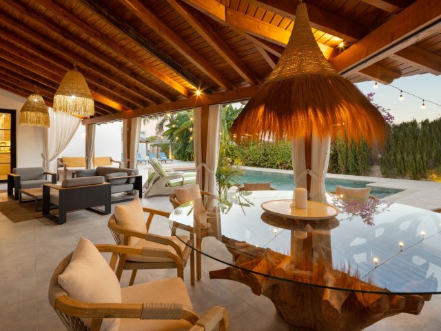 8 Bedrooms Villa in Guadalmina Alta