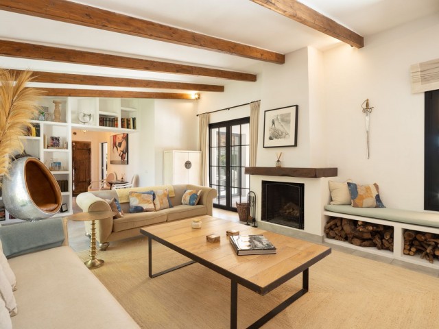 8 Bedrooms Villa in Guadalmina Alta